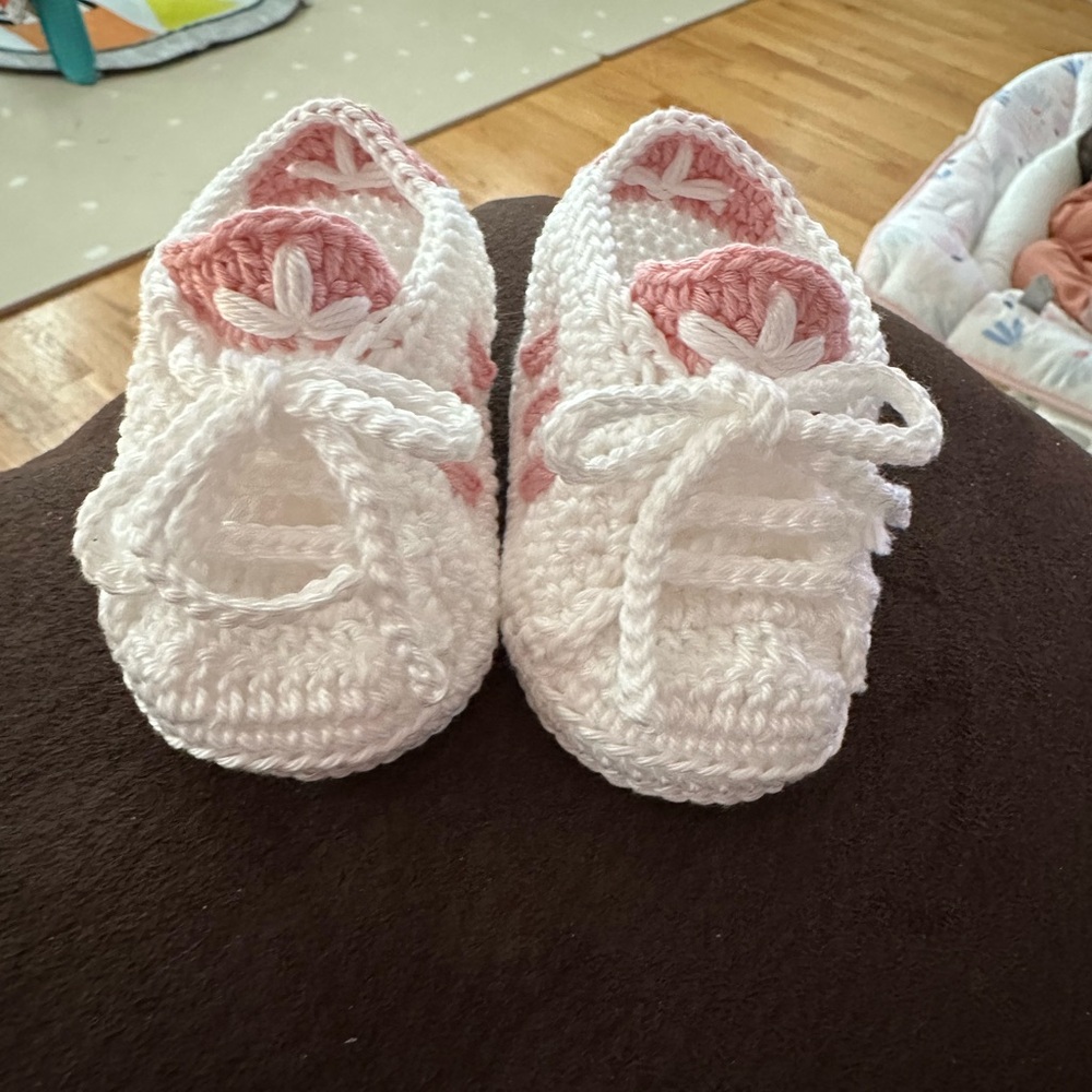Crochet baby shoes new born